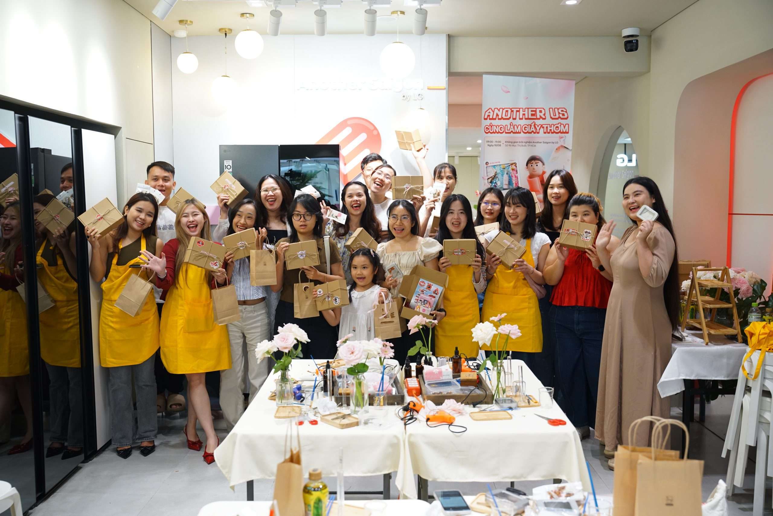 Workshop Cùng làm giấy thôi trong chuỗi Another Us