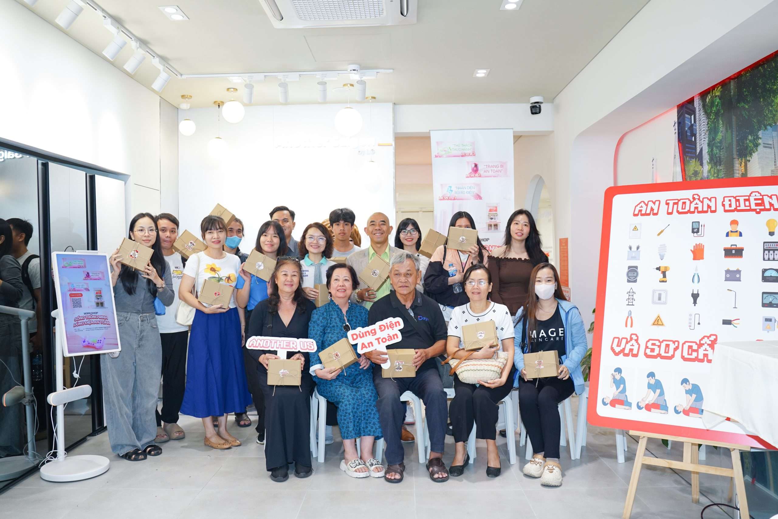 An toàn điện và sơ cấp cứu chuỗi workshop Another Us của LG